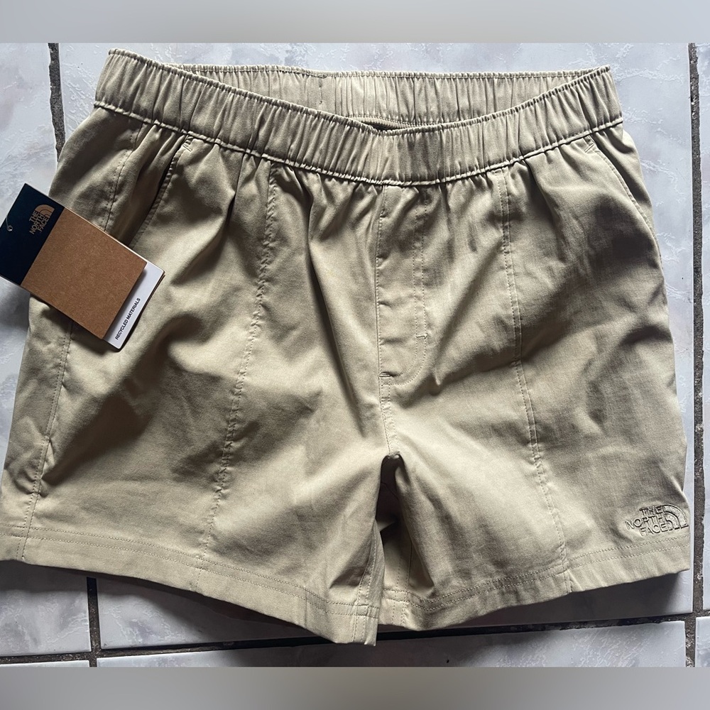 North Face  standard fit dual short beige